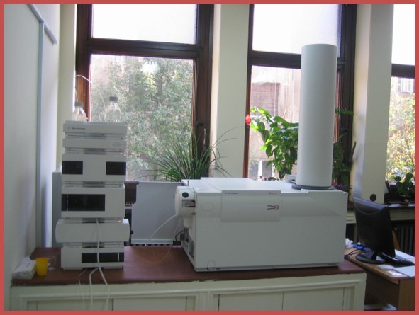 Tečni hromatograf sa dva detektora: diode-array (DAD) i masenim spektrometrom  visoke rezolucije (ToF) LC/ESI ToF MS